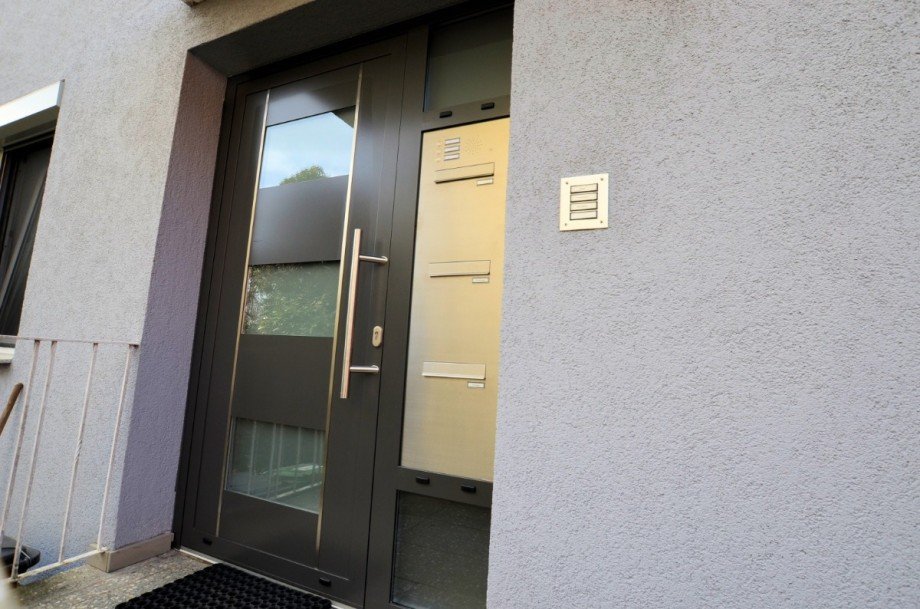 Haust�r- Holzminden - Rosenhof 5 Etagenwohnung Holzminden