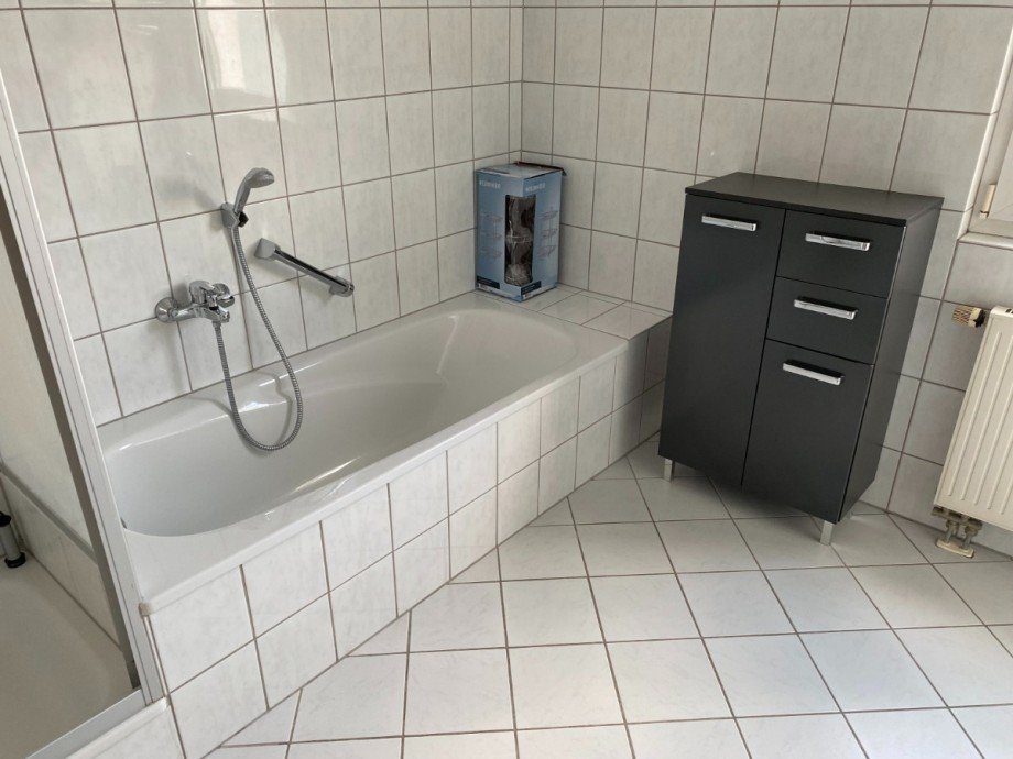 Bad - www.immobilien-heise.de Etagenwohnung Holzminden