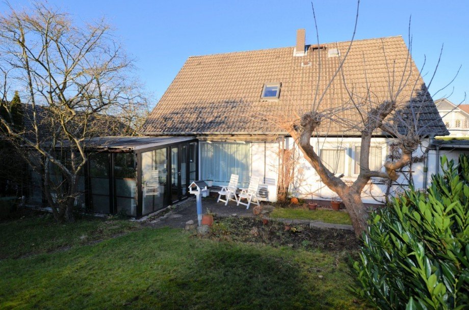 Heise Immobilien - 1-Familienwohnhaus mit Carport Einfamilienhaus Holzminden
