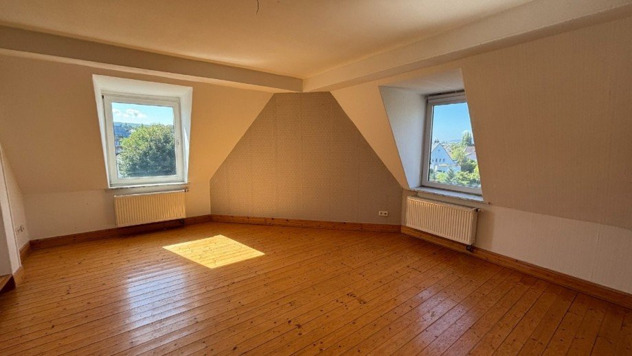 Schlafzimmer - www.immobilien-heise.de Dachgeschosswohnung Holzminden
