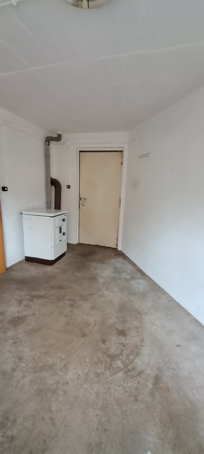 Hintereingang mit Holzofen/Werkstatt Einfamilienhaus Holzminden/Neuhaus