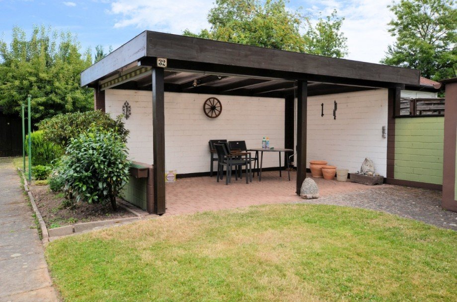 Modernisiertes 2-Familienwohnhaus mit 2 Garagen - Heise Immobilien Zweifamilienhaus Holzminden