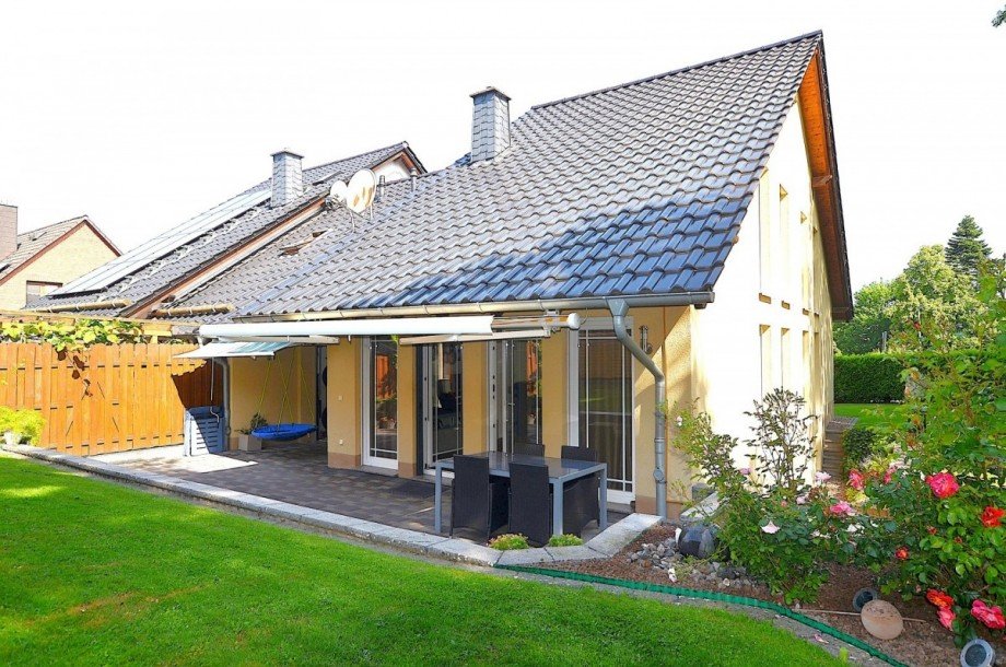 Ansicht Garten - Heise Immobilien Doppelhaush�lfte Holzminden