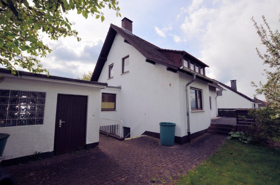 1-Familienwohnhaus mit Garage in Holzminden - Wohnhaus mit Garage Einfamilienhaus Holzminden