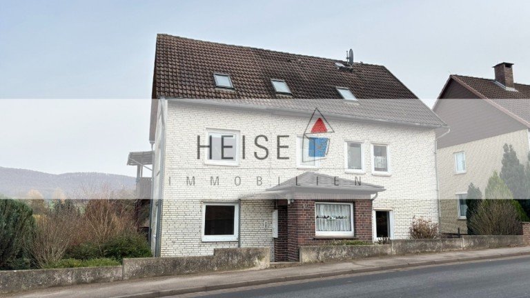 4-Zimmer-Erdgeschosswohnung mit Balkon, EBK & PKW-Stellplatz* Wohnfl�che ca. 94 m�* Erdgeschoss* 4 Zimmer, K�che mit ...