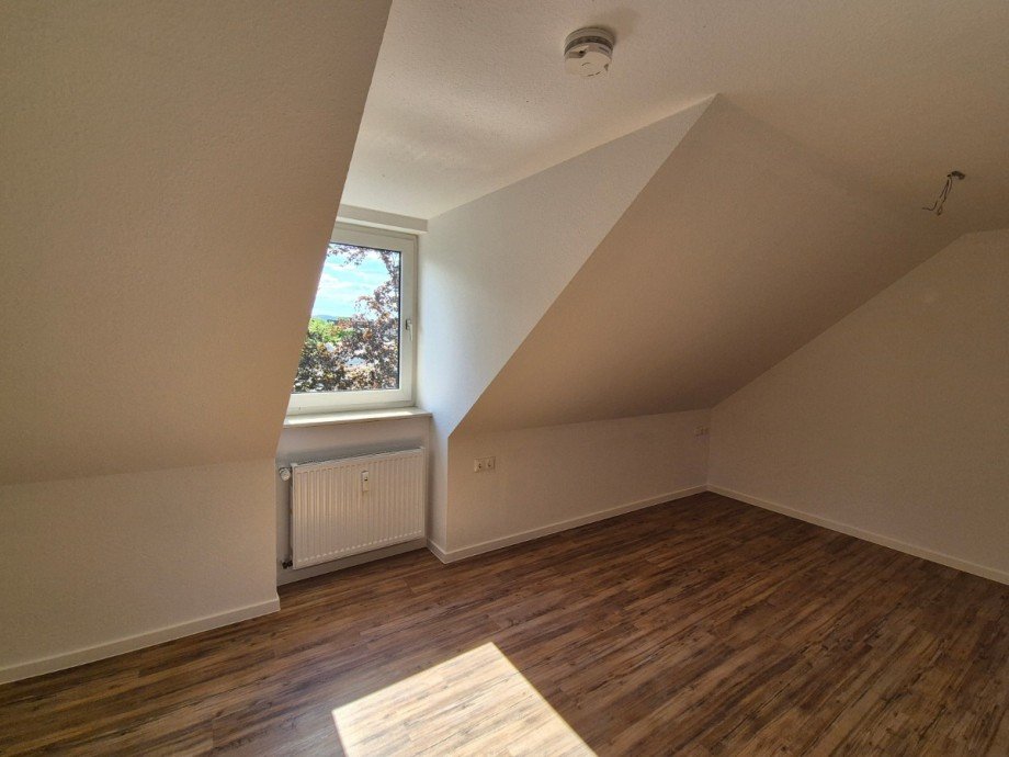 Schlafzimmer - www.immobilien-heise.de Dachgeschosswohnung Holzminden