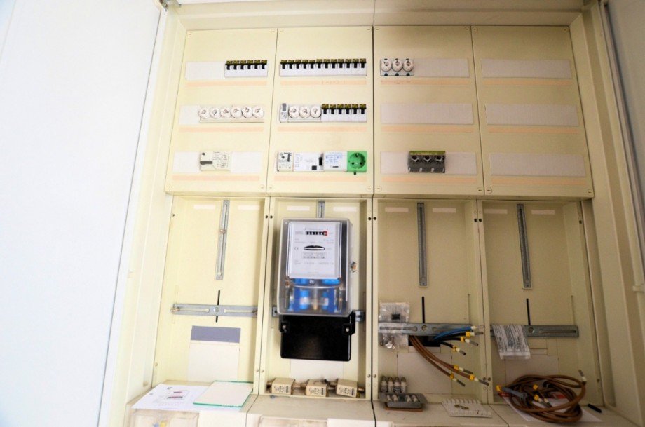 2-Familienwohnhaus mit Garage - Stadtlage - Elektroverteilung Zweifamilienhaus Holzminden