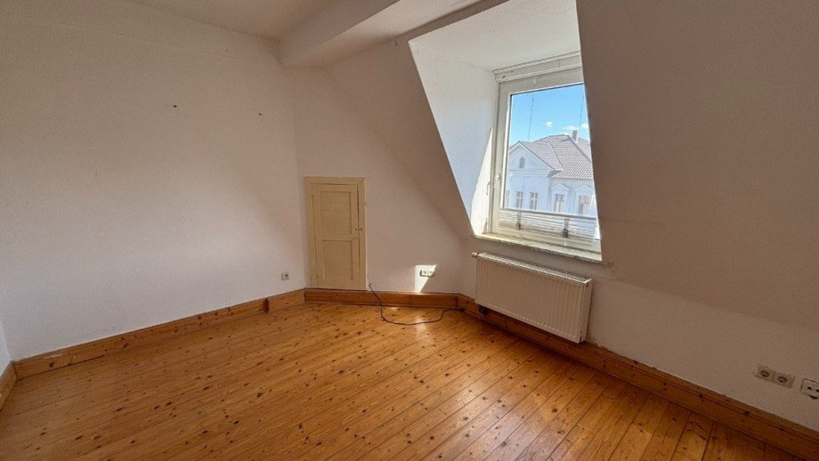 Schlafzimmer - www.immobilien-heise.de Dachgeschosswohnung Holzminden