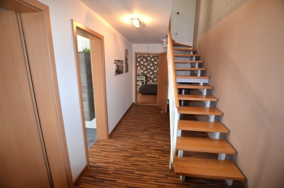 Diele/Eingangsbereich UG - Heise Immobilien Doppelhaush�lfte Holzminden