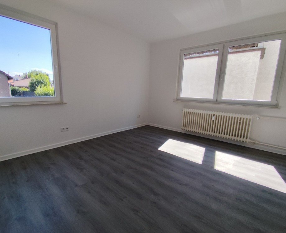 Schlafzimmer 1 - www.immobilien-heise.de Erdgeschosswohnung Holzminden