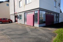 Heise Immobilien - www.immobilien-heise.de - Gewerbefl�che - Verkauf *** VERKAUFT 2025 *** Gewerbe- / B�ro-, Praxisfl�che mit Doppelgarage im Erdgeschoss - Holzminden