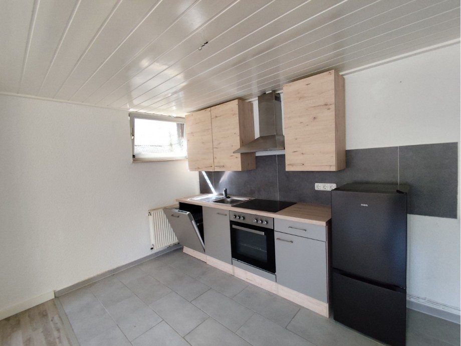 K�che mit EBK - www.immobilien-heise.de Souterrainwohnung Holzminden