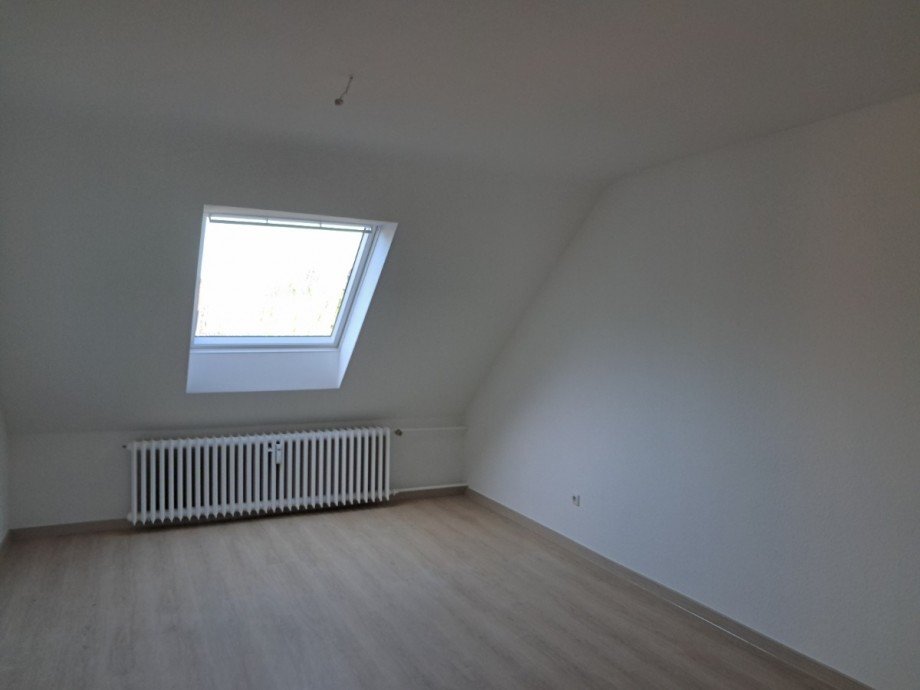 Schlafzimmer 2 Dachgeschosswohnung Holzminden/Neuhaus