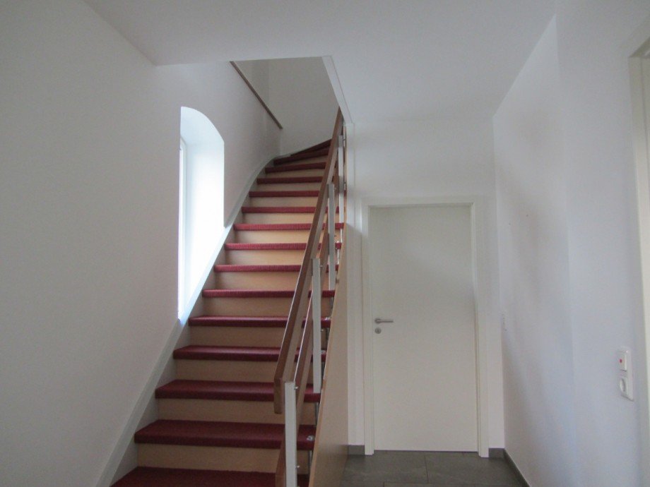 Treppe ins I OG. Etagenwohnung Eschershausen