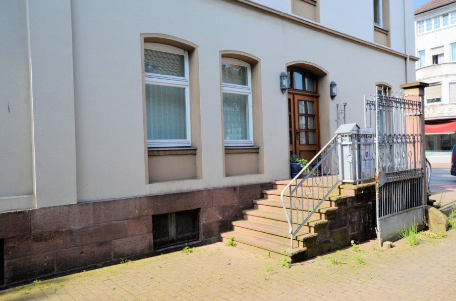 Separater Eingang - Kanzlei Mehrfamilienhaus Holzminden