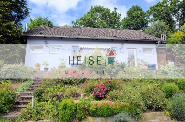 *** VERKAUFT 2024 *** 1-Familienwohnhaus mit Doppelcarport in landschaftlich reizvoller Ortsrandlage* Baujahr: 1980 - ...