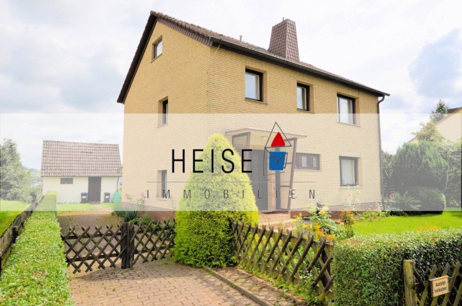 Heise Immobilien - 2-Familienwohnhaus mit Nebengelass-Garage Zweifamilienhaus Stadoldendorf