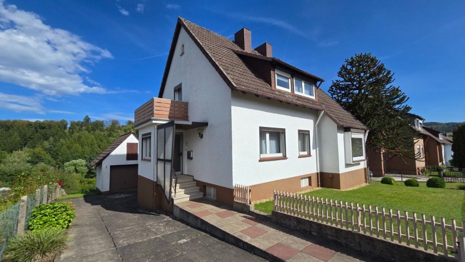 Heise Immobilien - Wohnhaus in Stadtoldendorf Lenne Einfamilienhaus Stadtoldendorf