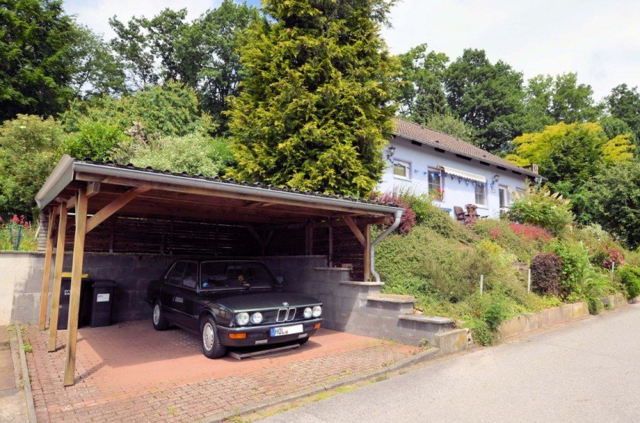 Carport links am Haus Einfamilienhaus Heinade