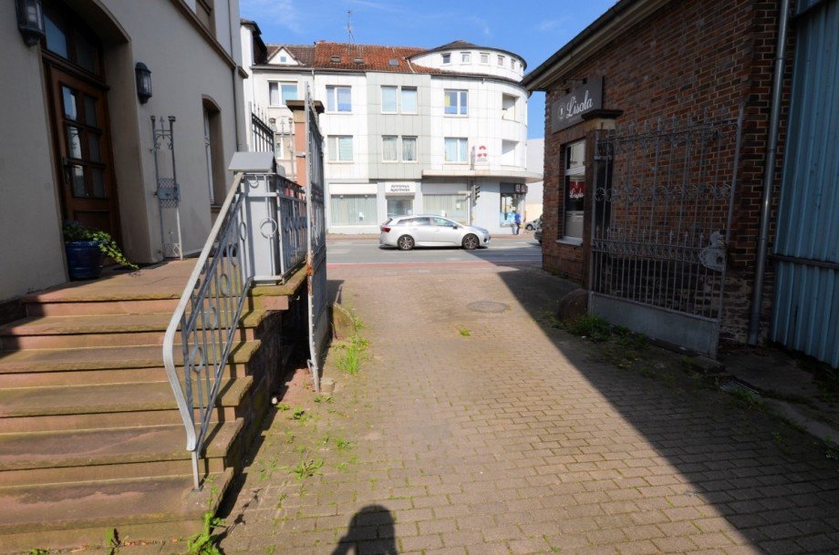 Hofeinfahrt Kanzlei Mehrfamilienhaus Holzminden