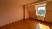 Schlafzimmer - www.immobilien-heise.de 6-Zimmer-Dachgeschosswohnung mit EBK und Gartenabteil, n�he Bahnhof