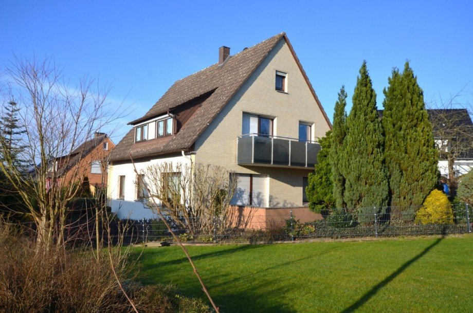Zweifamilienwohnhaus mit Garage in Holzminden Zweifamilienhaus Holzminden