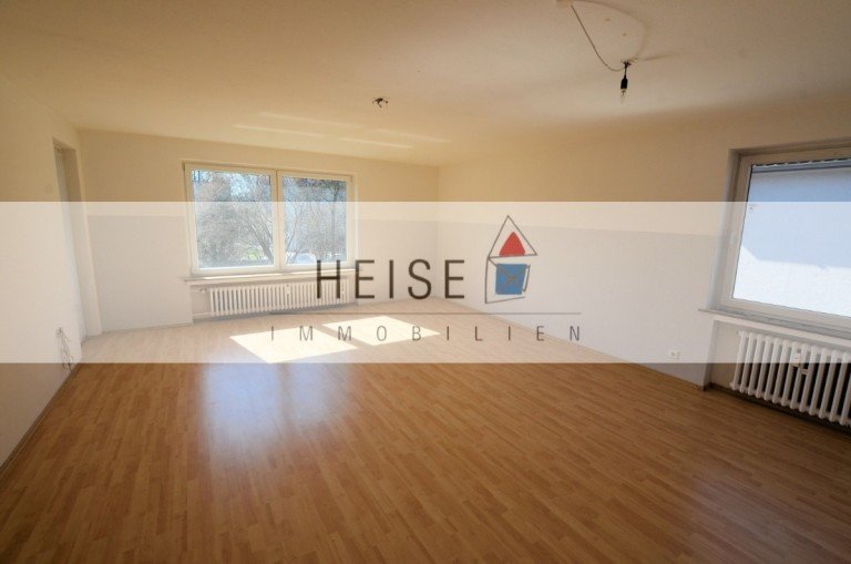 Gro�es Wohnzimmer - www.immobilien.heise.de Holzminden - Altendorf Etagenwohnung Mietwohnung mit Balkon in Holzminden - Obergeschoss - Ruhiges 3-Fam.Wohnhaus