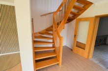 1-Familien-Doppelhaush�lfte in Bodenwerder - Treppe zum Dachgeschoss *** VERKAUFT 2025 *** Gepflegte Doppelhaush�lfte mit Garage ** Sehr gute Energiekennwerte **