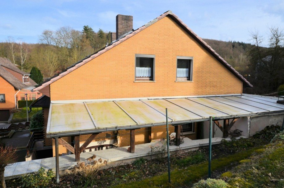 Heise Immobilien - 1-Familienwohnhaus mit Garage - www.immobilien-heise.de Einfamilienhaus Holzminden