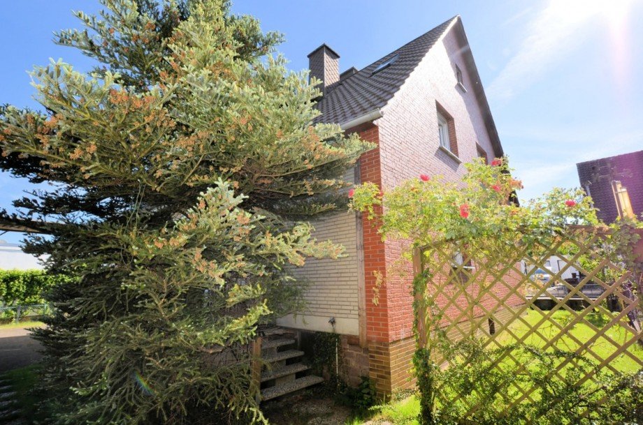 2-Familienwohnhaus mit Doppelgarage - Heise Immobilien Einfamilienhaus F�rstenberg