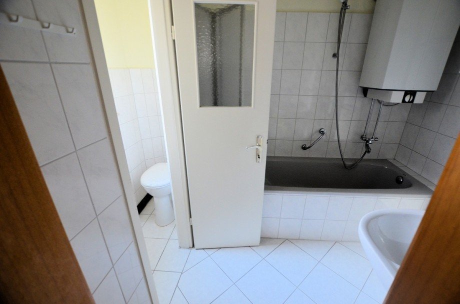 2-Familienwohnhaus mit Garage - Badezimmer - Erdgeschoss Zweifamilienhaus Holzminden