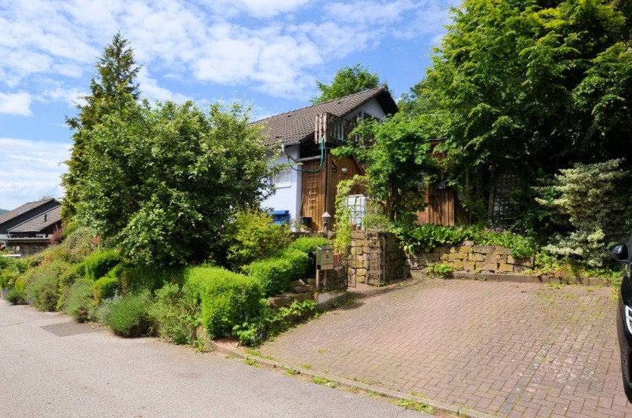 Stellplatz rechts am Haus Einfamilienhaus Heinade