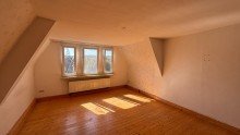 Schlafzimmer - www.immobilien-heise.de 6-Zimmer-Dachgeschosswohnung mit EBK und Gartenabteil, n�he Bahnhof