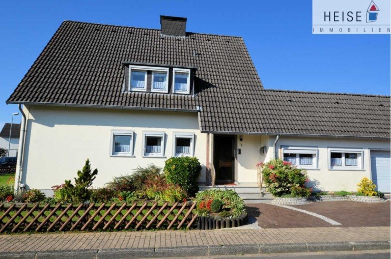Gepflegtes 1-Familienwohnhaus mit Garage in guter Wohnlage * Baujahr: 1961 ? 1991 (erweitert und modernisiert)* Grunds ...