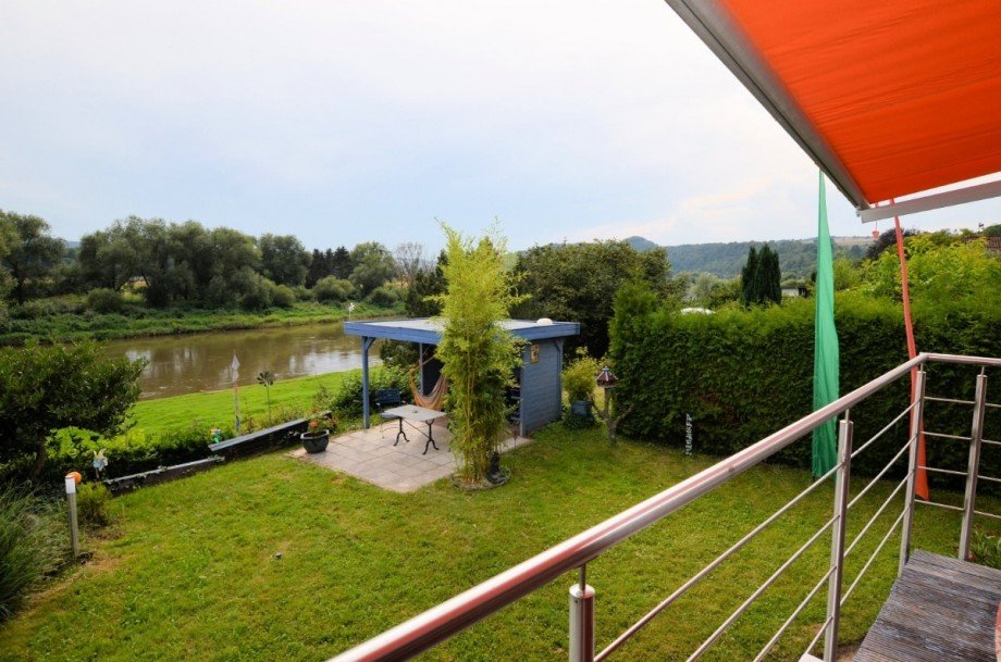 Balkon mit Fernsicht in die Weserauen ** Brev�rde ** Au�enk�che Einfamilienhaus Brev�rde