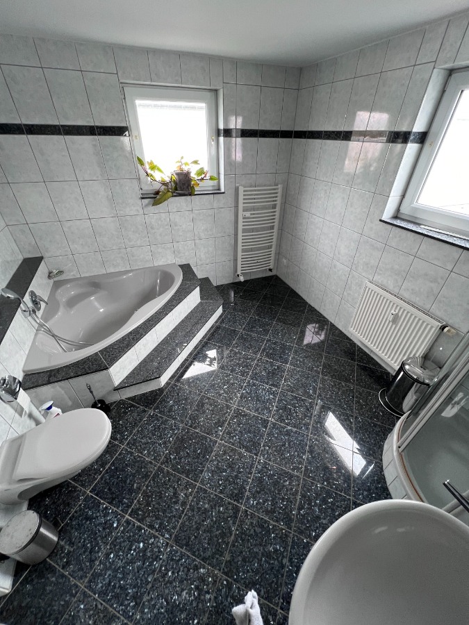 Bad - www.immobilien-heise.de B�rofl�che Holzminden