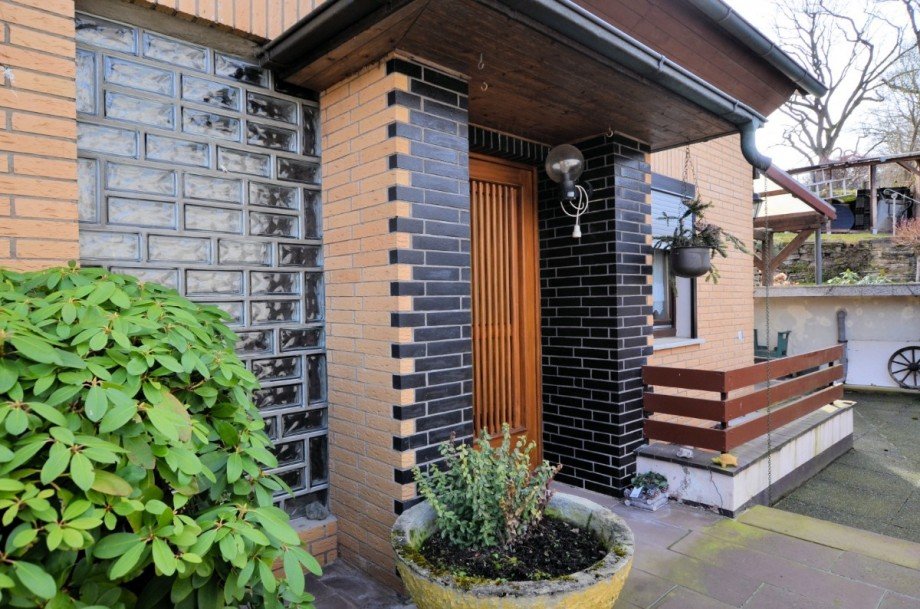 Heise Immobilien - 1-Familienwohnhaus mit Garage - www.immobilien-heise.de Einfamilienhaus Holzminden