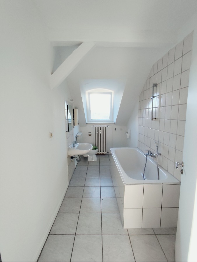 Badezimmer Dachgeschosswohnung H�xter/Ottbergen