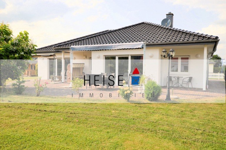 1-Familienwohnhaus mit Einliegerwohnung und Carport in ruhiger Wohnlage - Lauenförde* KfW Effizienshaus 70%* Baujahr: ...
