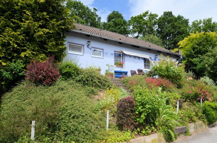 1-Familienwohnhaus mit Doppelcarport in landschaftlich reizvoller Lage Einfamilienhaus Heinade