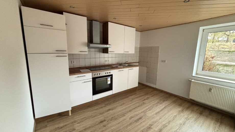 K�che mit EBK - www.immobilien-heise.de Erdgeschosswohnung Eschershausen