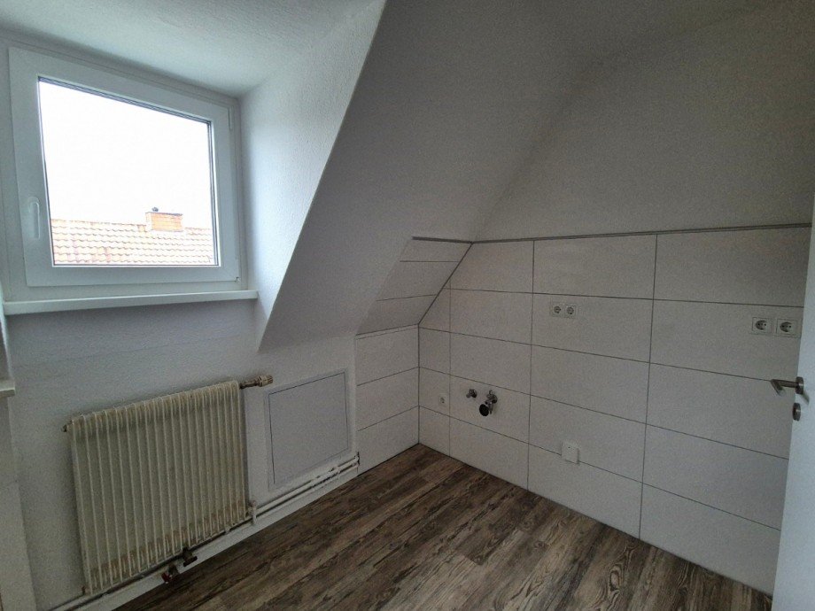 2-Zimmer-Dachgeschosswohnung mit Balkon in H�xter - Heise Immobilien Dachgeschosswohnung H�xter