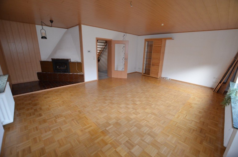 Heise Immobilien - 1-Familienwohnhaus mit Garage - www.immobilien-heise.de Einfamilienhaus Holzminden