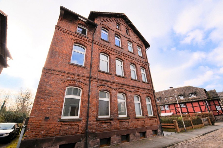 6-Familienwohnhaus mit 2 Garagen in Stadtlage - Heise Immobilien Mehrfamilienhaus Holzminden