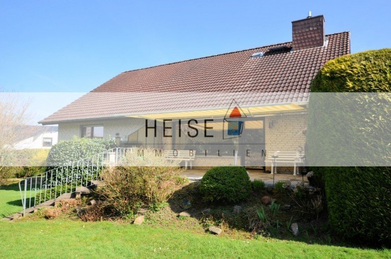 großzügiges 1-Familienwohnhaus mit Garage in solider Bauweise und in stadtnaher Wohnlage- Das Haus kann auch als Bungal ...