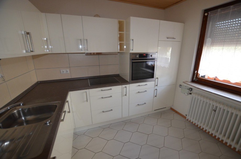 Heise Immobilien - 1-Familienwohnhaus mit Garage - www.immobilien-heise.de Einfamilienhaus Holzminden