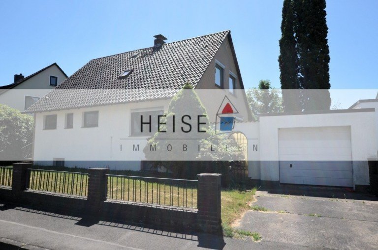 1- Familienwohnhaus mit Garage* Baujahr: 1964* Grundstücksgröße: 770 m² * Wohnfläche: 120 m²* voll unterkellertErd ...