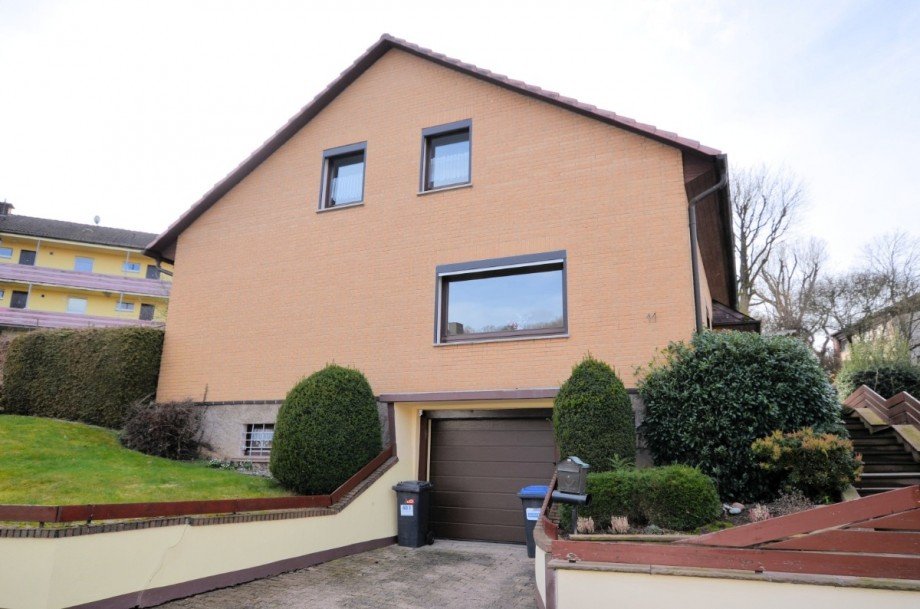 Heise Immobilien - 1-Familienwohnhaus mit Garage - www.immobilien-heise.de Einfamilienhaus Holzminden