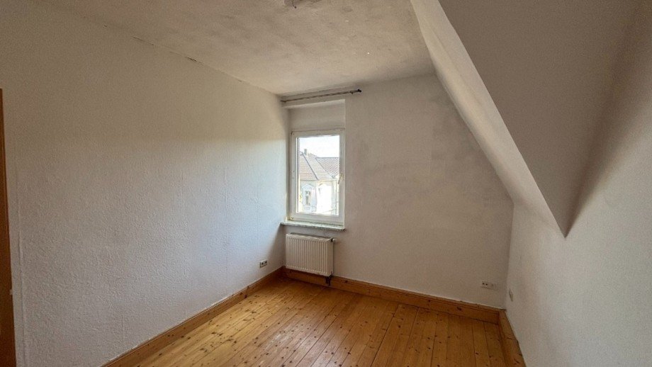 Schlafzimmer - www.immobilien-heise.de Dachgeschosswohnung Holzminden
