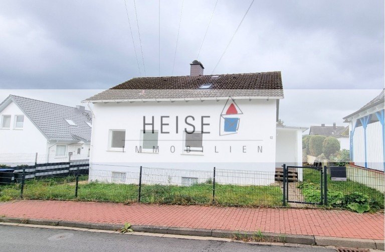 1-Familienwohnhaus in ruhiger Wohnlage* Baujahr 1960* Wohnfl�che ca. 120 m�* I. Obergeschoss* 5 Zimmer, K�che, Bad, ...